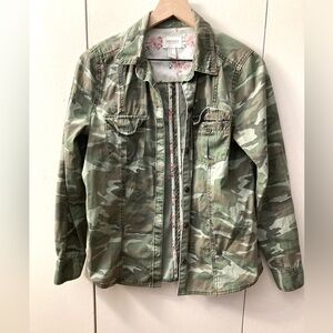 Forever 21 Cotton Camo Button Down Shirt/Size M